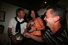 Michael Streiter und Angelika Neuner hatten viel Spaß beim Lose verkaufen Michael Streiter und Angelika Neuner hatten viel Spaß beim Lose verkaufen